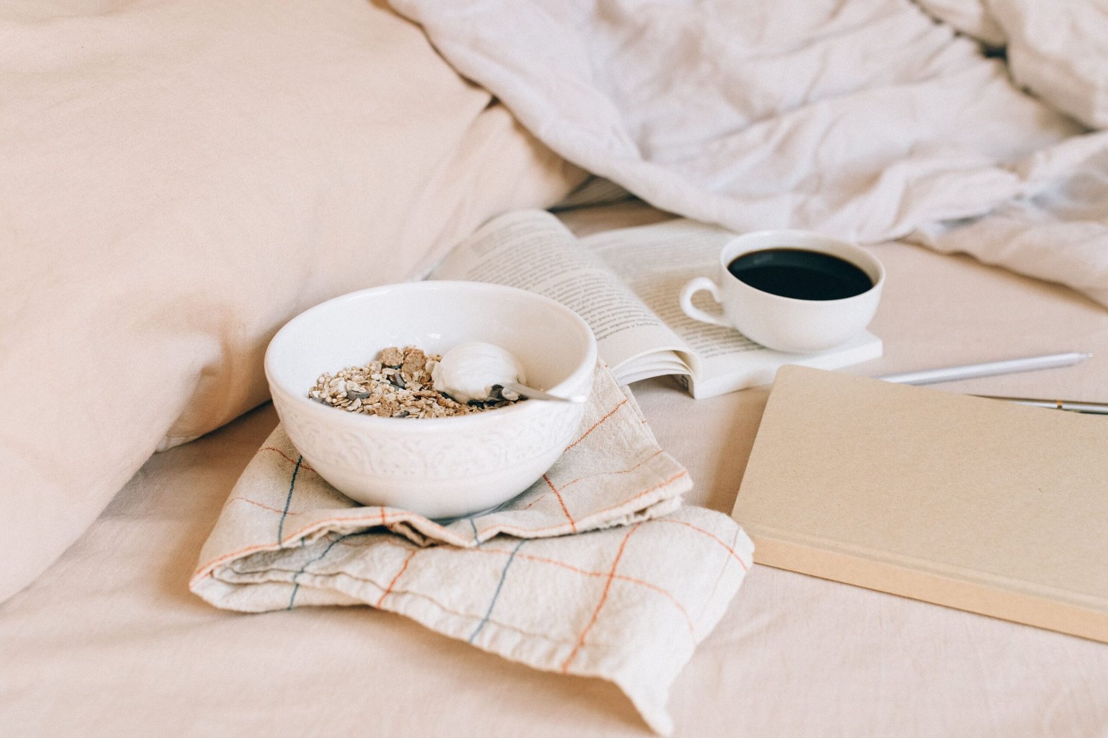 Habit Stacking 2026: 4 Proven Pillars for a Routine That Actually Sticks 1 morning routine habit stacking coffee breakfast and journal